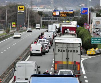 Rallentamenti in A10 tra Genova Pegli e Genova Ovest