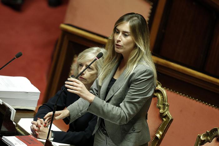 Riforme, al Senato si vota. Boschi a M5s: 