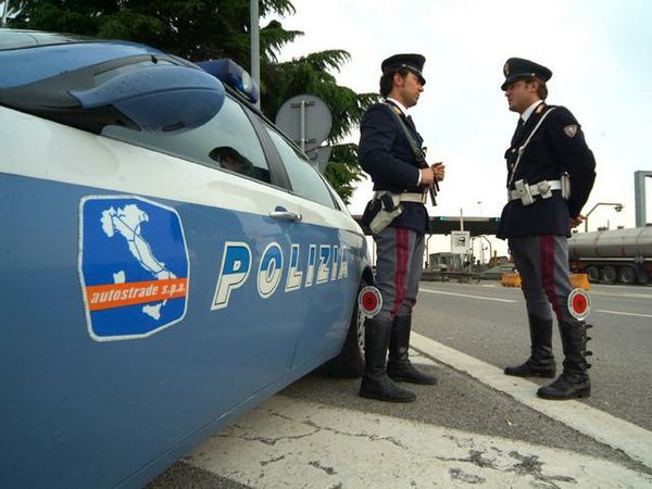 Provoca incidente guidando ubriaca con figlio a bordo  