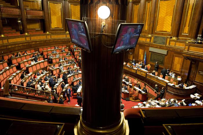 Riforme, no-stop del Senato, domani alle 9,30 le dichiarazioni di voto per il sì