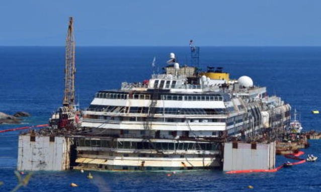 Costa Concordia, ossa su relitto: affidato incarico a medico legale