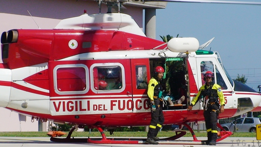 Bimbo rischia di annegare in piscina, salvato dal personale del 118