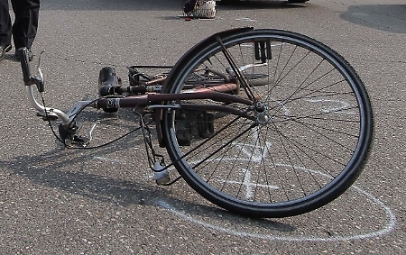 Travolge e uccide un ciclista dopo una serata tra droga e alcol