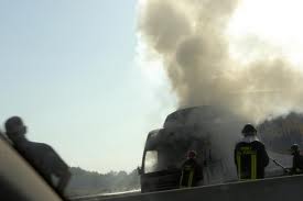 Camper in fiamme, maxi coda sulla A10 tra Voltri e Arenzano