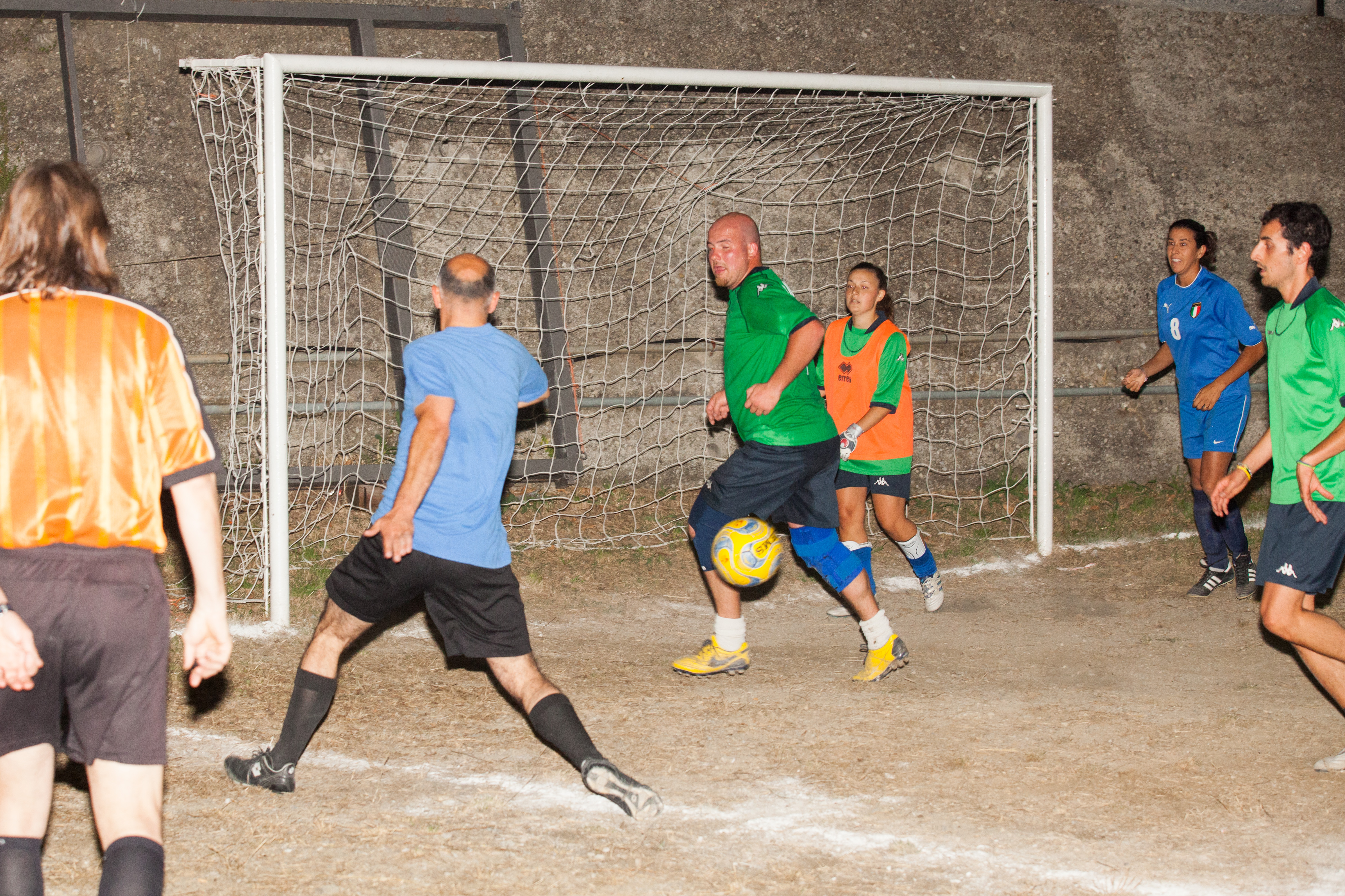 Torna il calcio Anormale: uomini e donne in campo assieme 