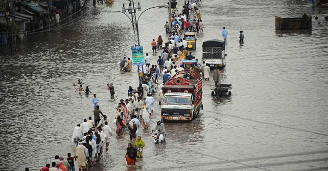 Piogge e inondazioni nello stato del Kashmir, oltre 100 morti