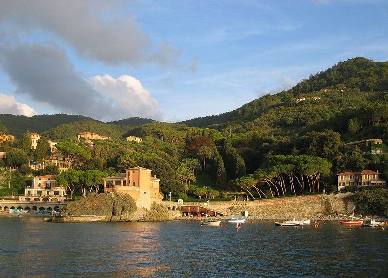 Cadavere di un uomo trovato in mare a Levanto