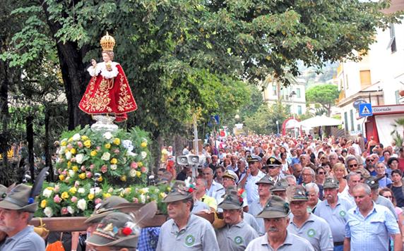 Dopo la tromba d'aria, la festa: pienone ad Arenzano per il 