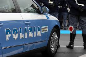 Rapinatore accusa agente di averlo picchiato, indagini in corso