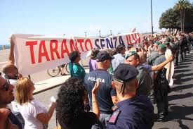 Renzi contestato a Taranto. 