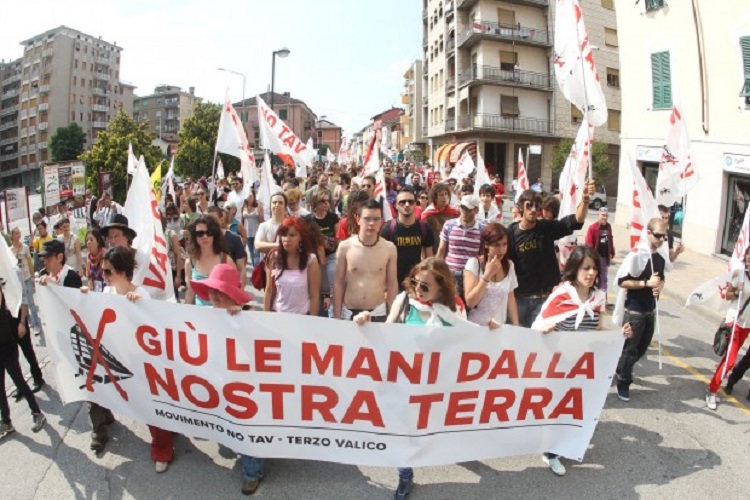 No Tav bloccano lavori in un terreno a Libarna