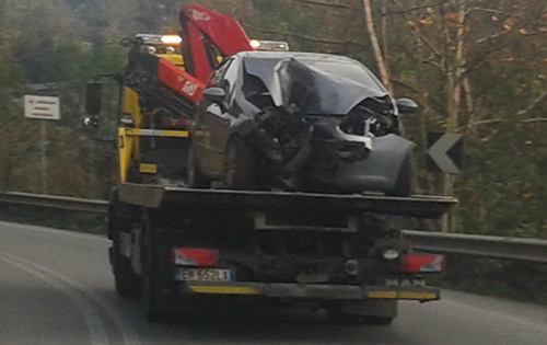 Carambola contro auto in sosta, denunciata perché ubriaca