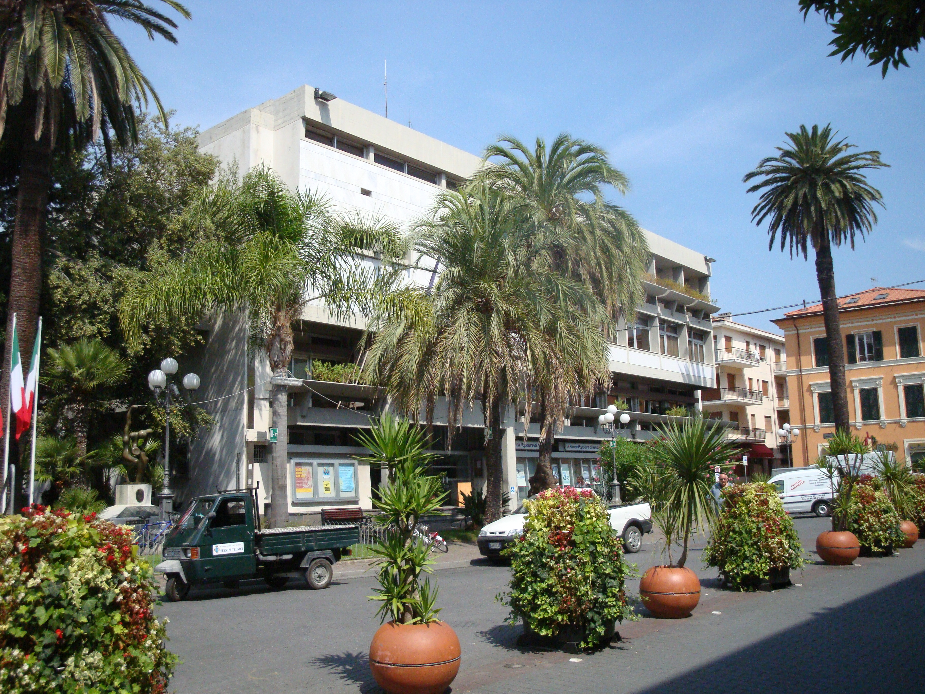 Diano Marina senz'acqua, operai Amat al lavoro