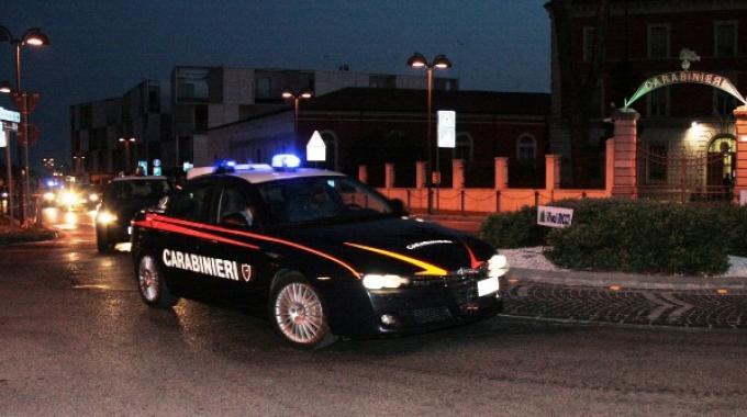 Fugge con una moto in prova e senza patente, arrestato dai Carabinieri