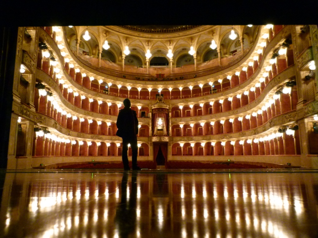 L' Opera di Roma caccia tutti, via coro e orchestra 