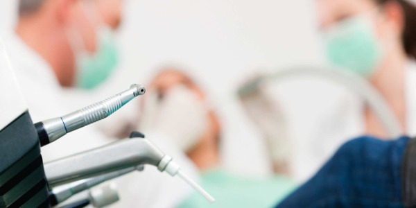 Si fingeva dentista da oltre dieci anni, denunciato 38enne savonese