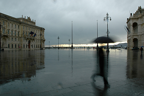 Bomba d'acqua a Trieste, allagamenti e danni 