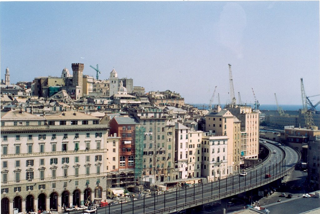 Domani vento forte in Liguria, chiusi cimiteri e sopraelevata