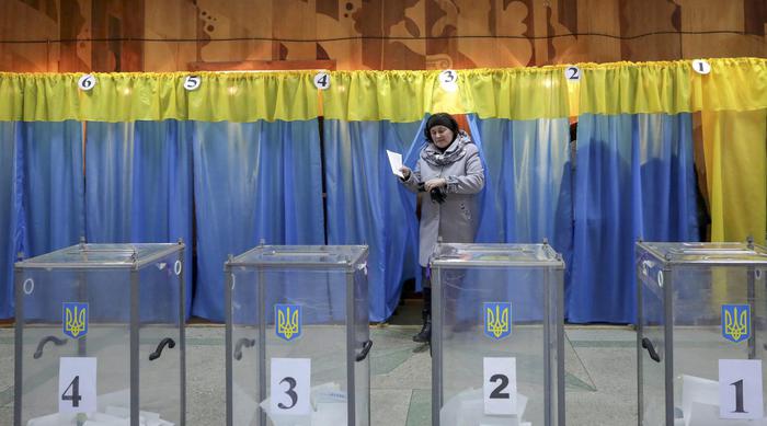 Voto in Ucraina, affluenza dimezzata