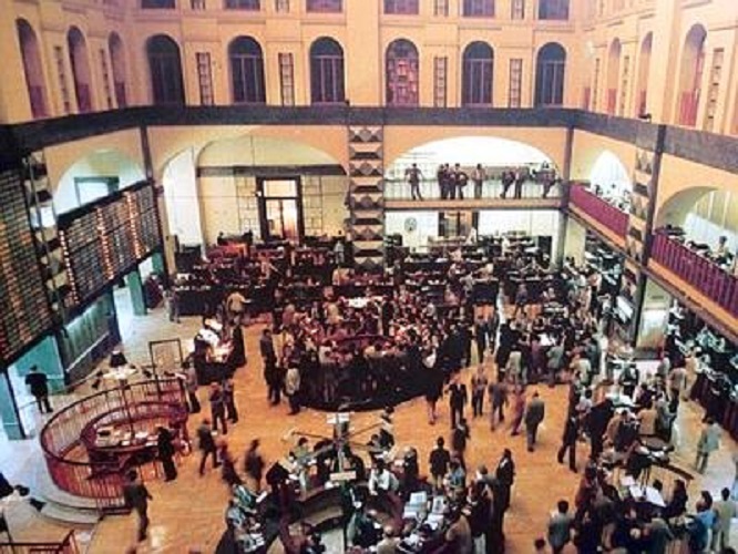 Piazza Affari chiude in calo -1,6%