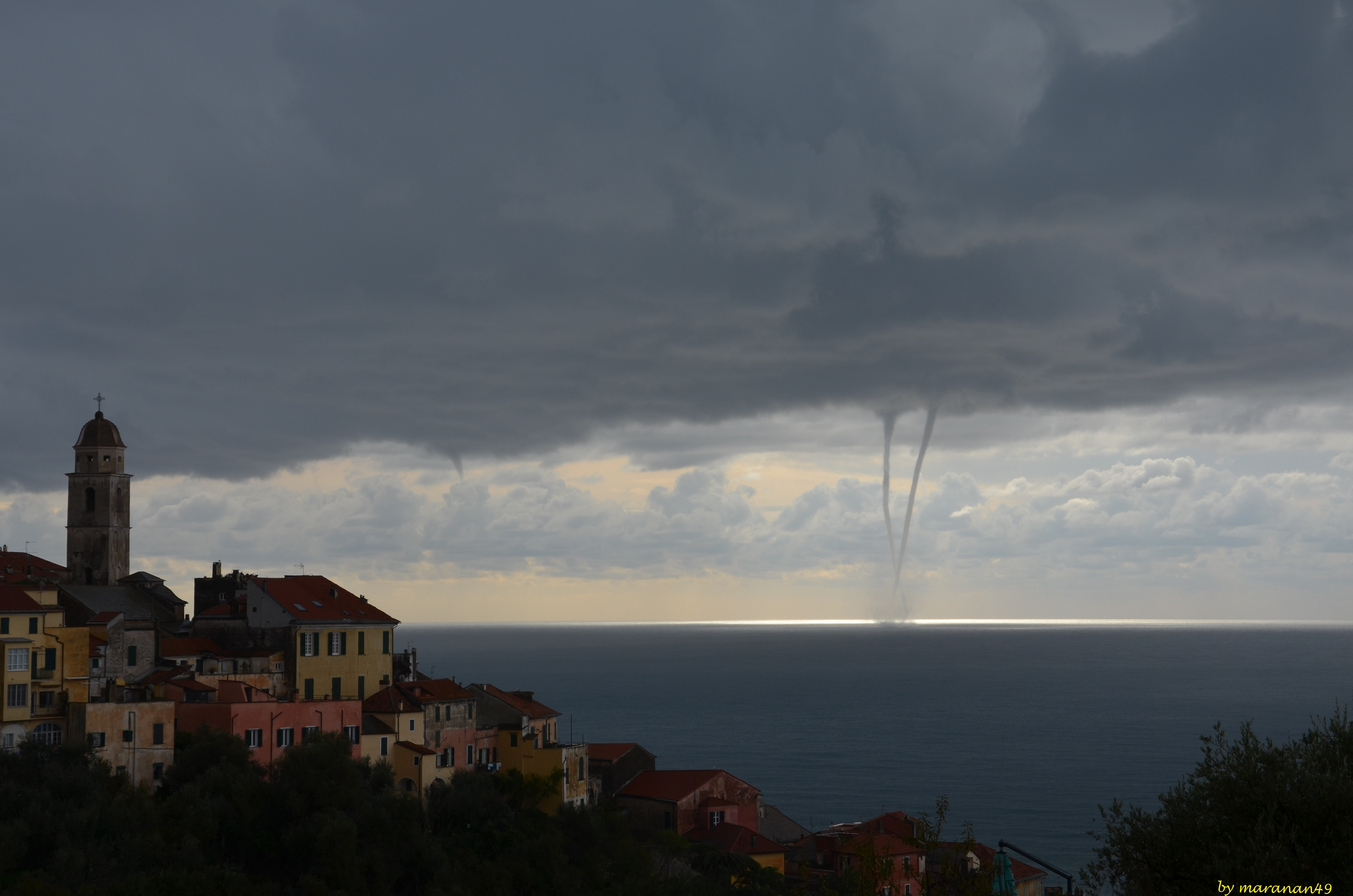 Avvistate trombe d'aria al largo delle coste del Ponente ligure