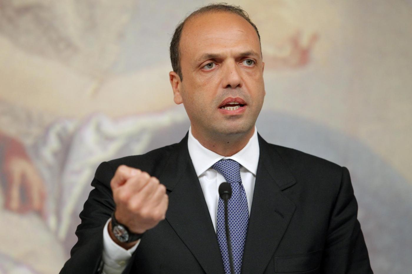 Governo, vertice di maggioranza chiesto da Alfano 