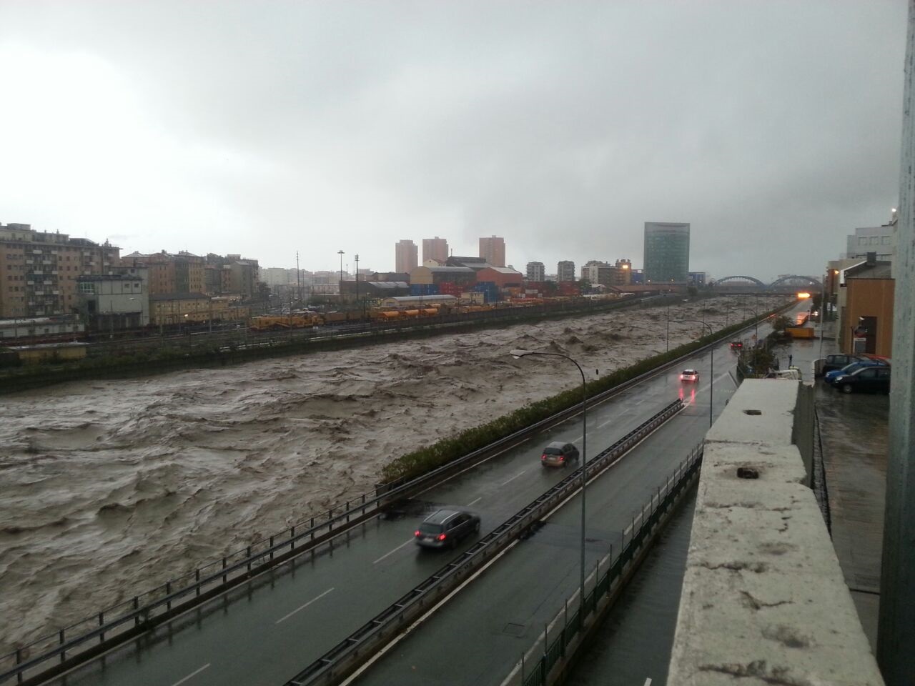 Alluvione: esondato il Polcevera e i rii collegati