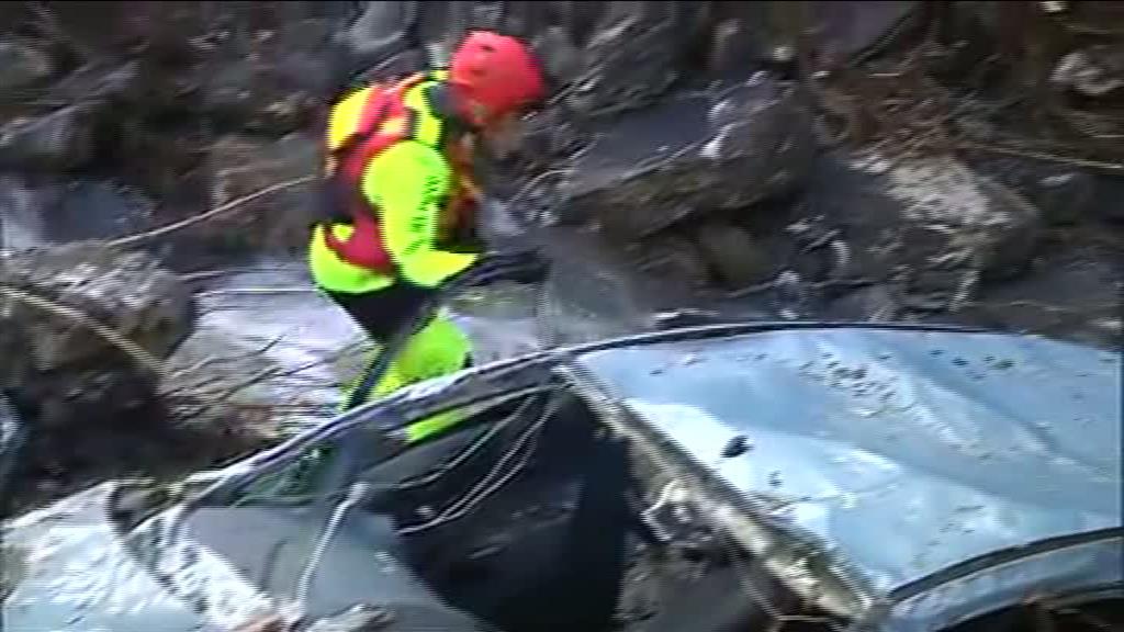 Alluvione, si cerca anche in mare il corpo del disperso