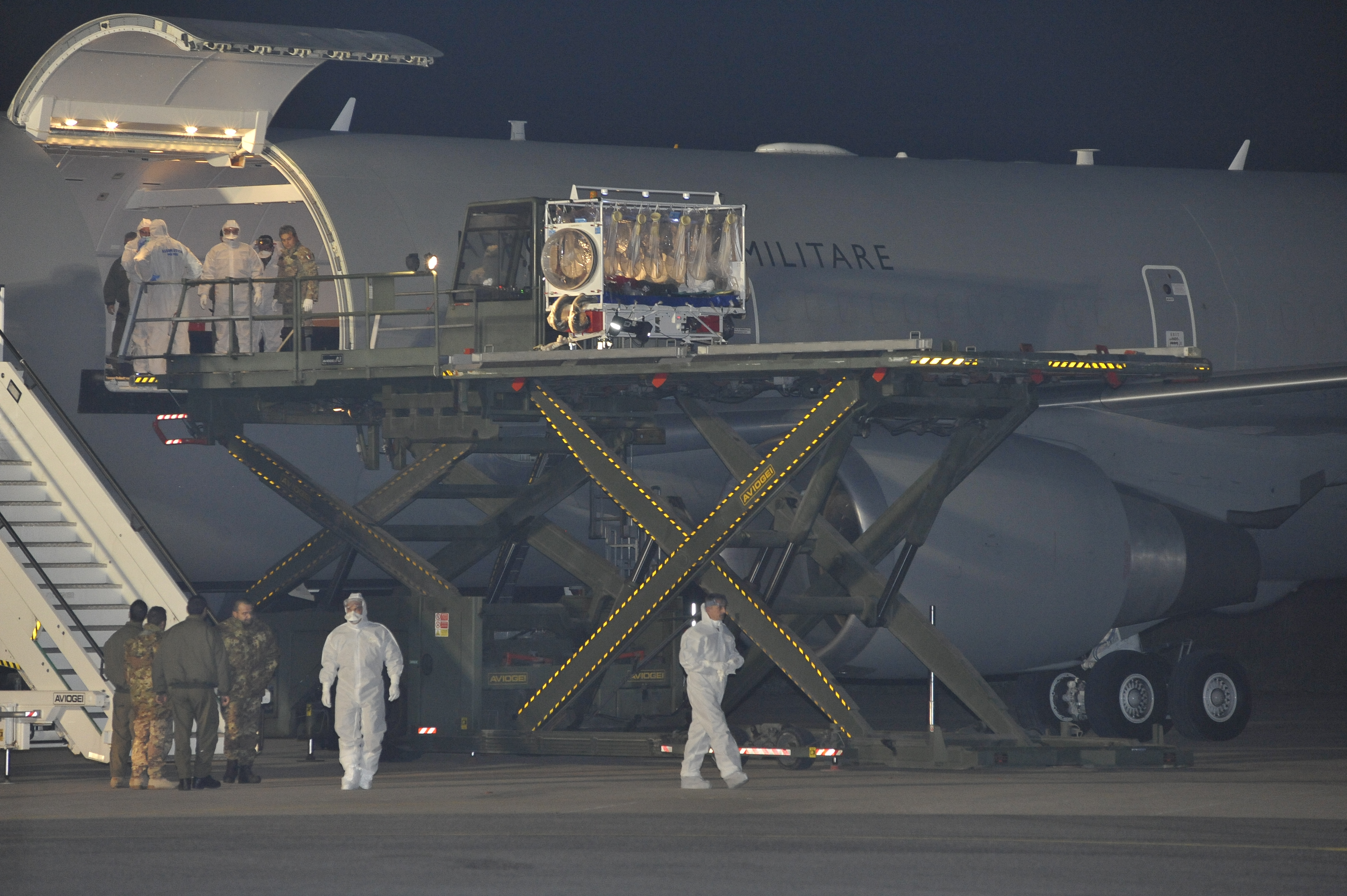 Atterrato a Pratica di Mare aereo con medico contagiato da Ebola