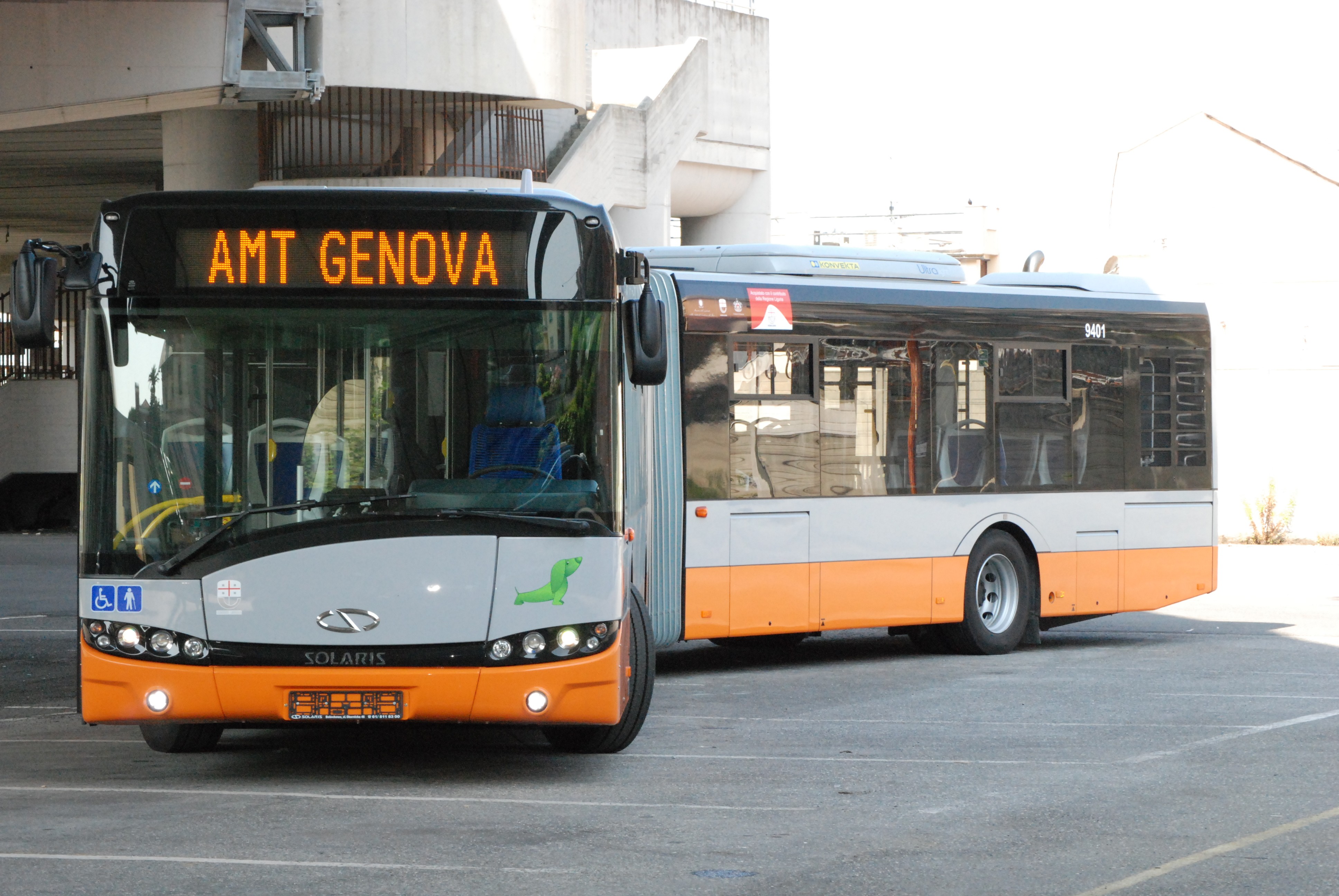 Bus Amt in fiamme a Oregina