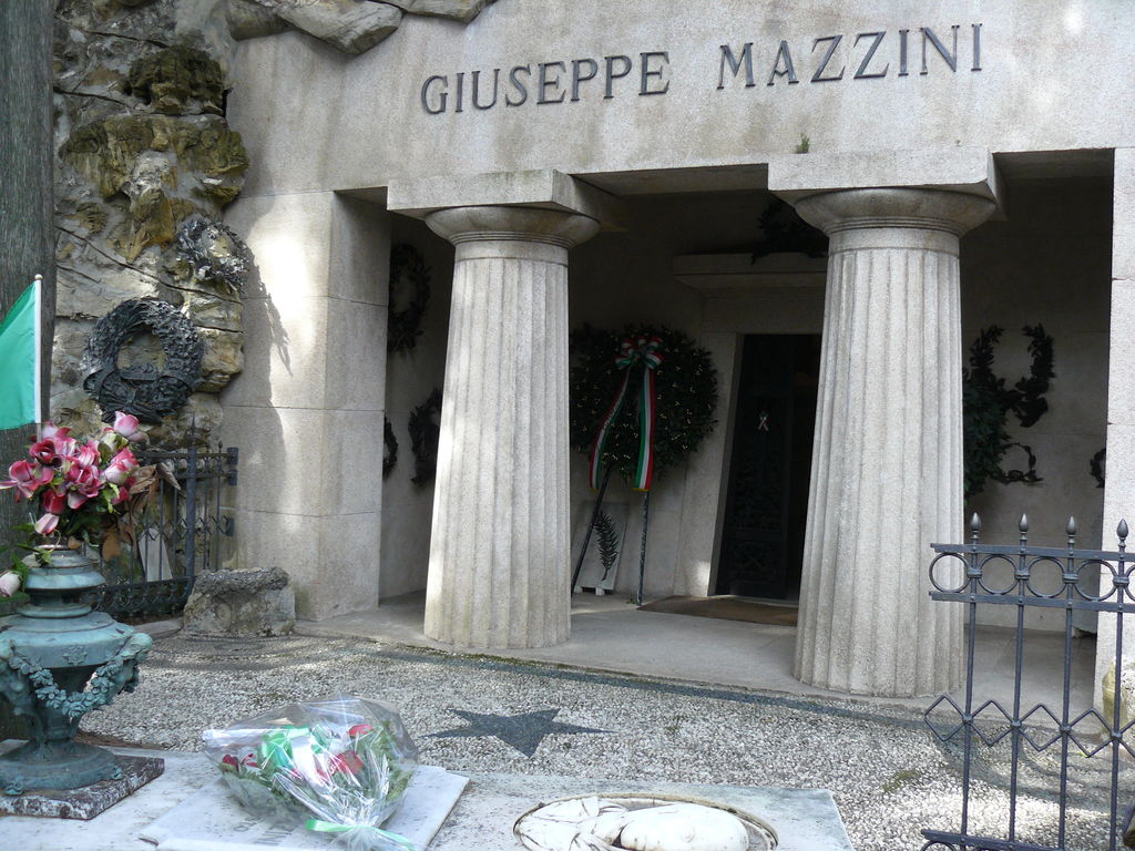 Visite guidate al cimitero di Genova per restaurare le tombe