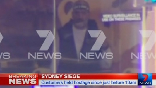 Australia: presi ostaggi in bar Sydney. Issata bandiera islamica 