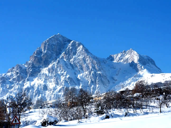 Tragedia sul Gran Sasso, una valanga uccide due persone 