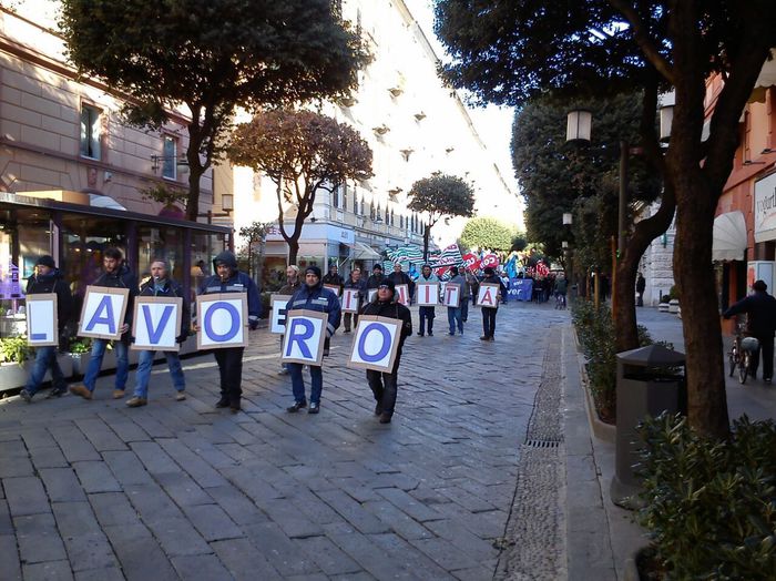 Tirreno Power, gli operai bloccano Savona: 