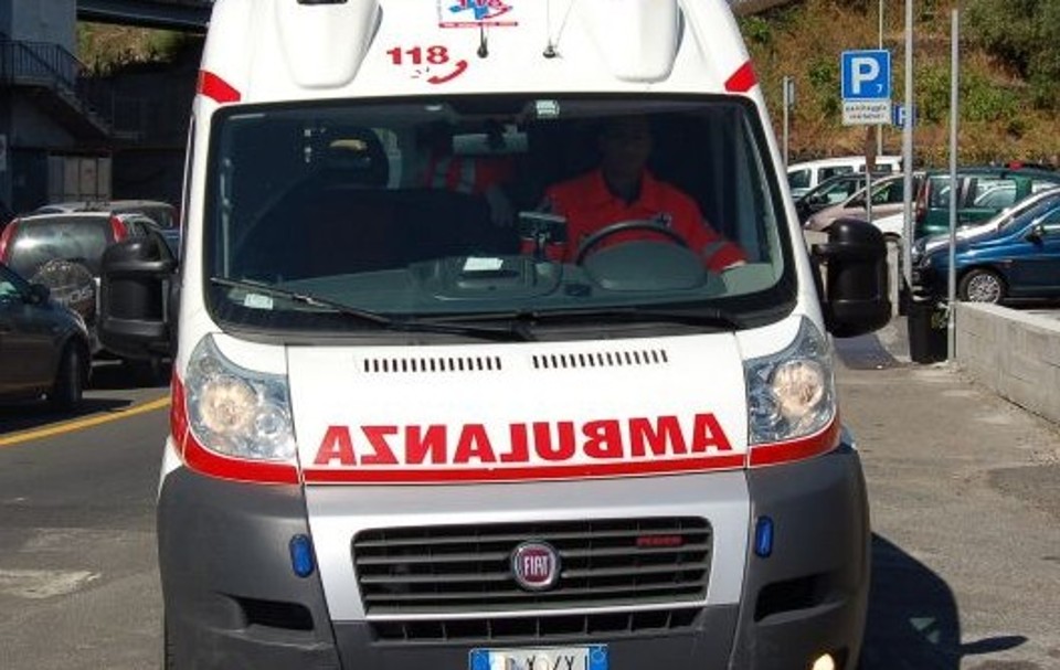 Travolto in deposito da un camion Amiu, grave operaio 