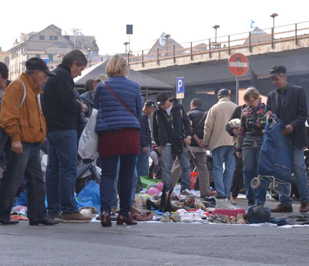 Comune, il mercatino abusivo fa litigare la maggioranza