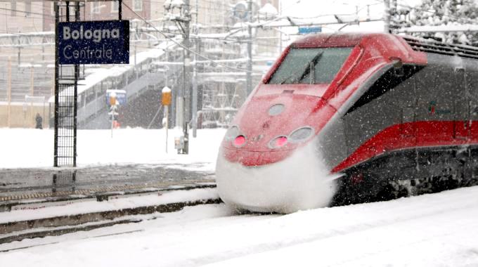 Treni in tilt per neve, ritardi e cancellazioni