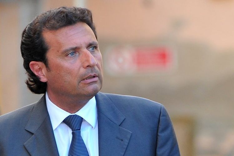 Schettino in cattedra, Tar sospende docente