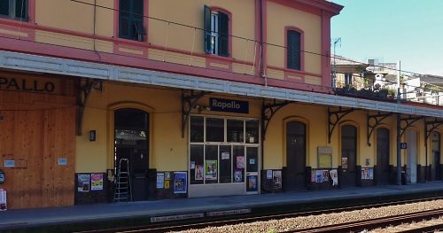 Ragazza gli propone incontro e anziano accetta, rapinato