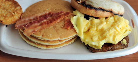 Colazione gratis a chi è in pigiama, onlus li dona a clochard