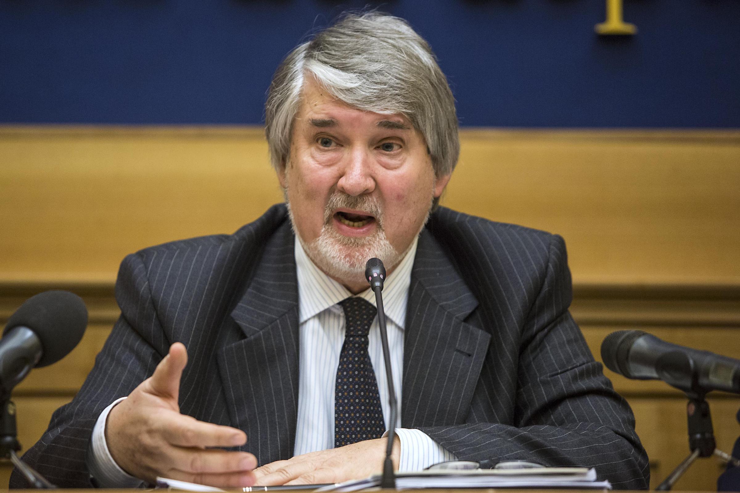 Poletti scatena le polemiche: 