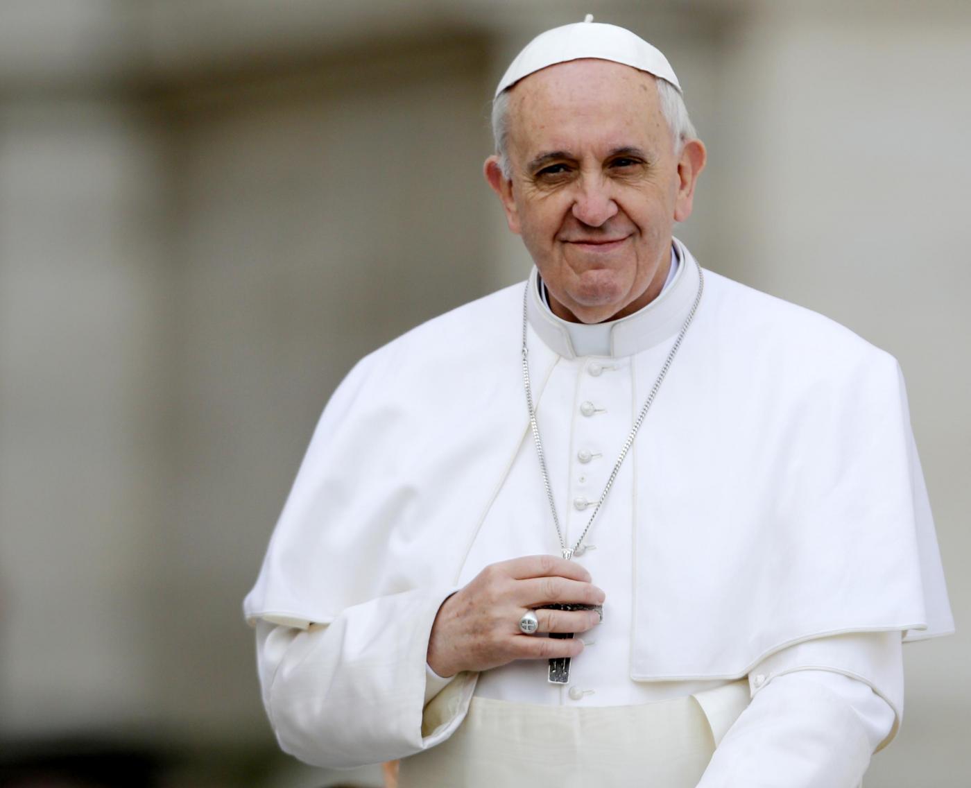 Papa, una preghiera per le vittime degli abusi nella via Crucis al Colosseo 