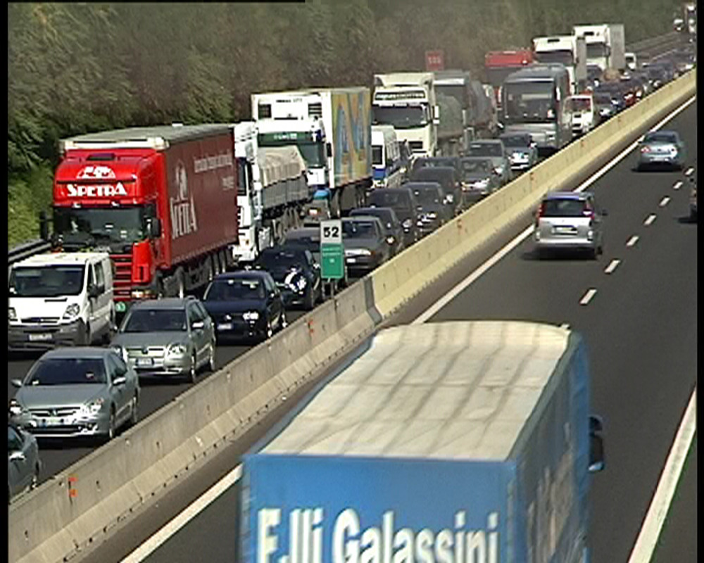 Esodo pasquale, code in autostrada verso le Riviere