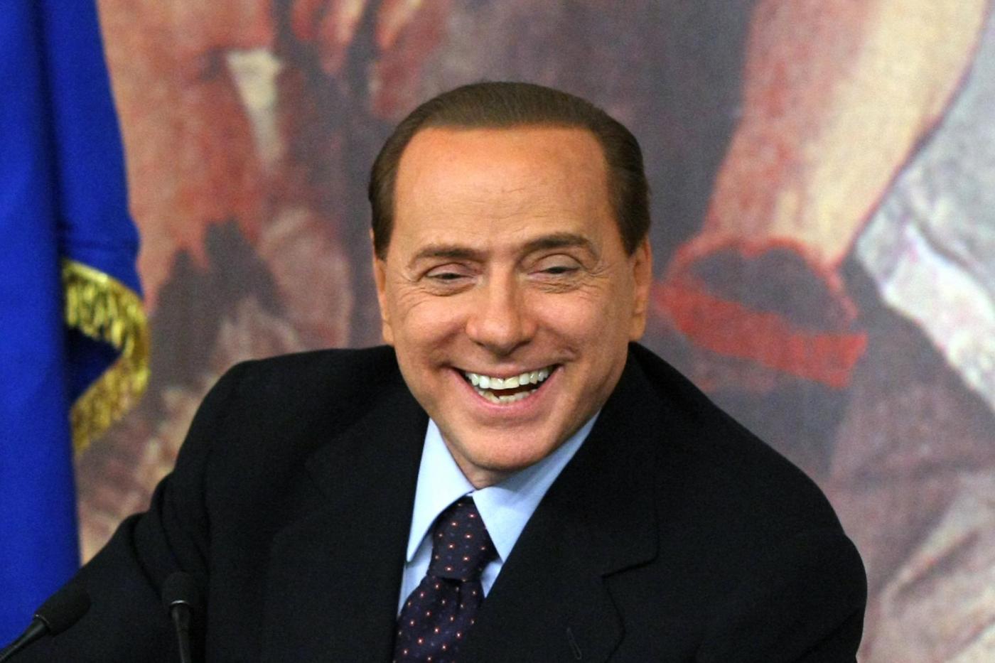 Berlusconi, estinta la pena: sì al passaporto ma niente elezioni