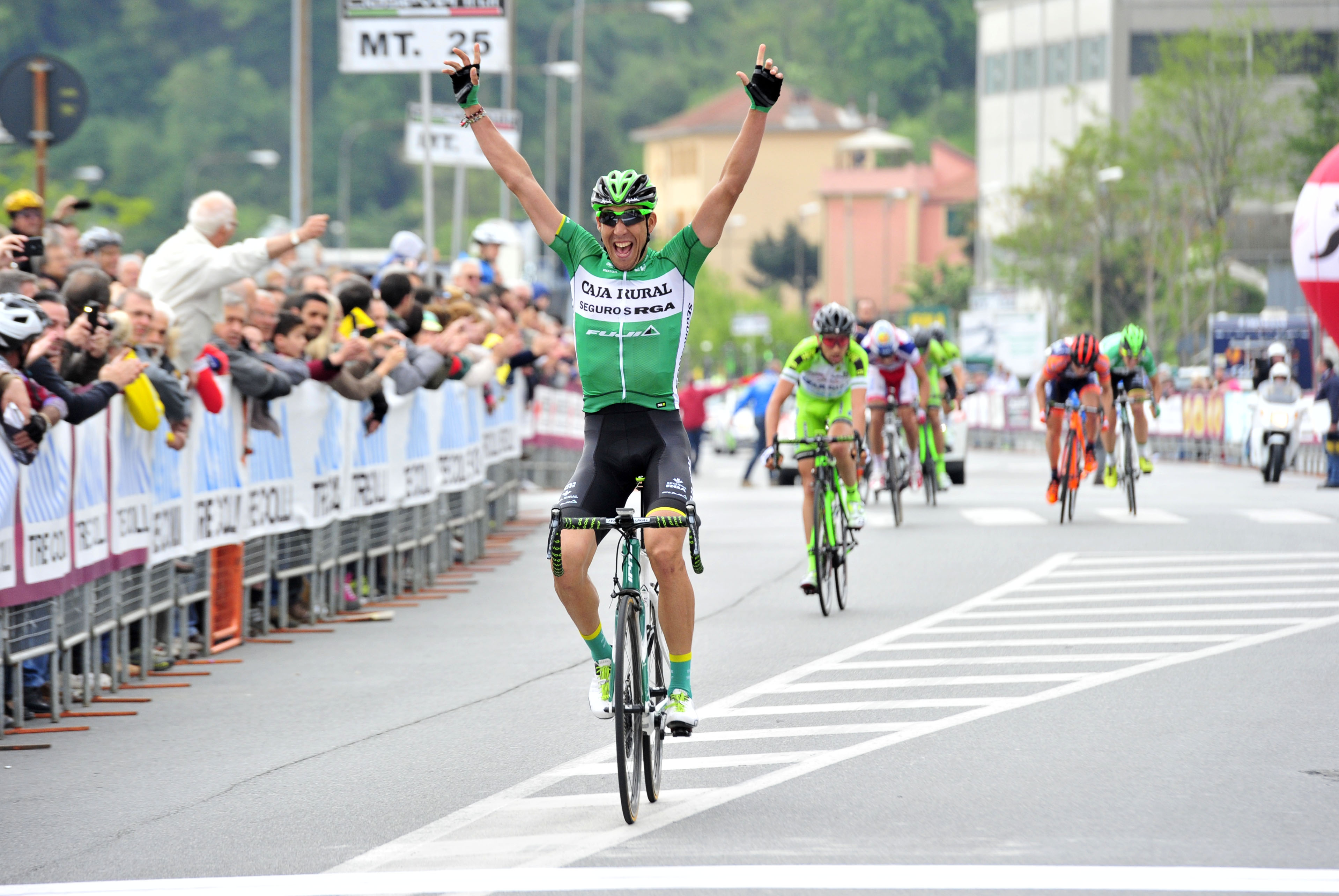 Il Giro dell'Appennino parla spagnalo, vince Omar Fraile 