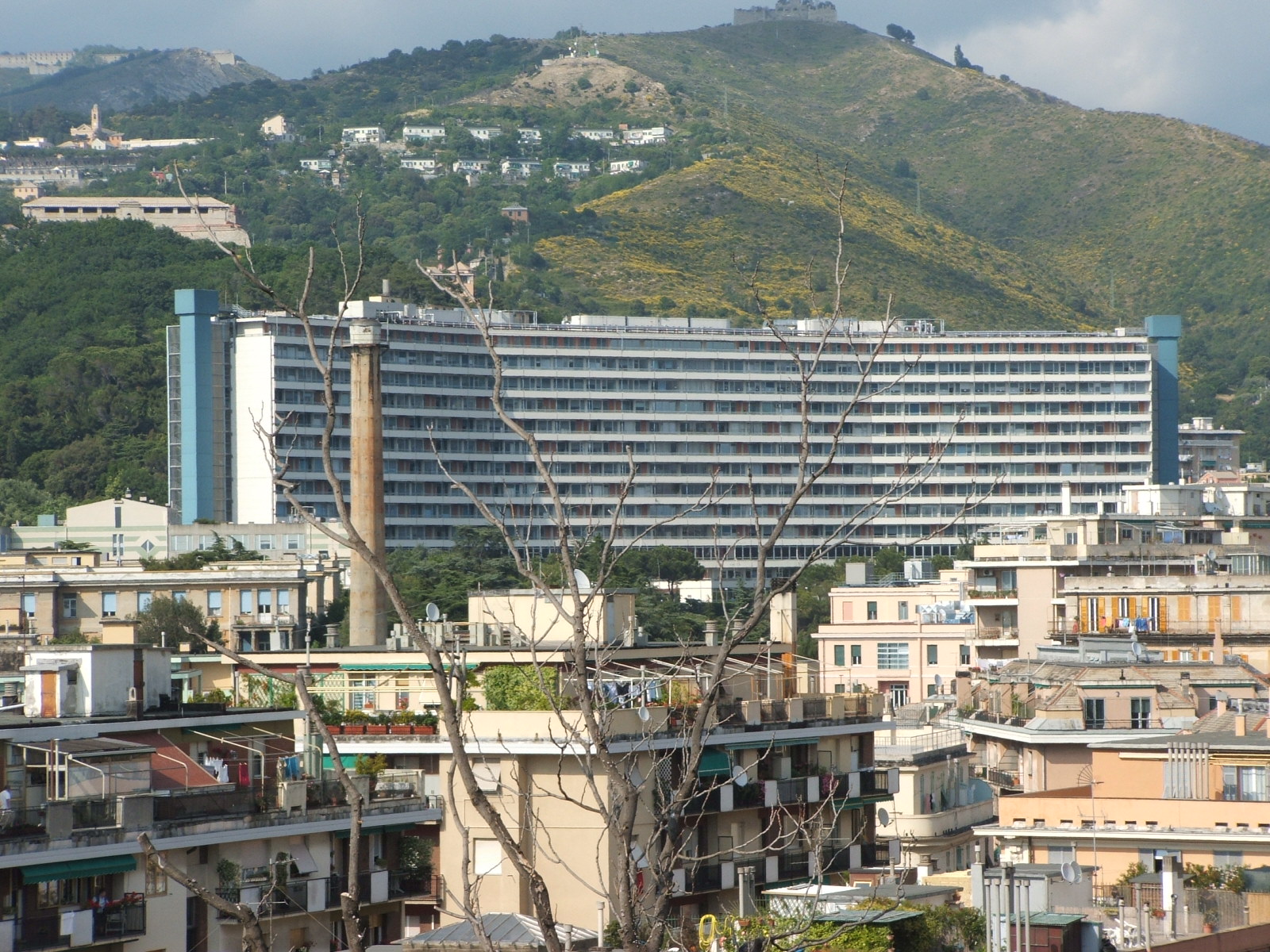 Detenuto aggredisce agenti penitenziari in ospedale 