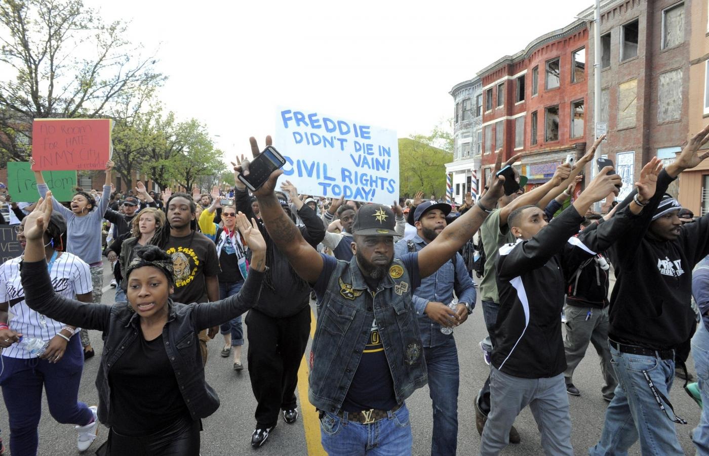 Proteste dopo l'omicidio di Freddy Gray, 38 arresti a Baltimora 