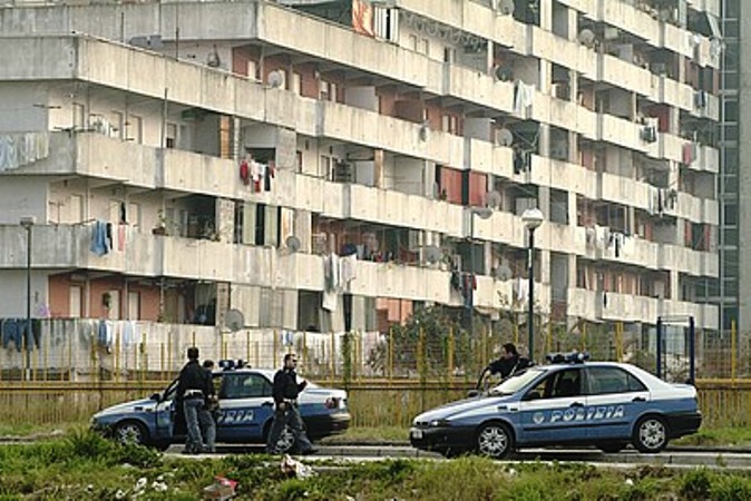 Strage a Secondigliano: uccide 4 persone, ne ferisce altre 4 poi si arrende