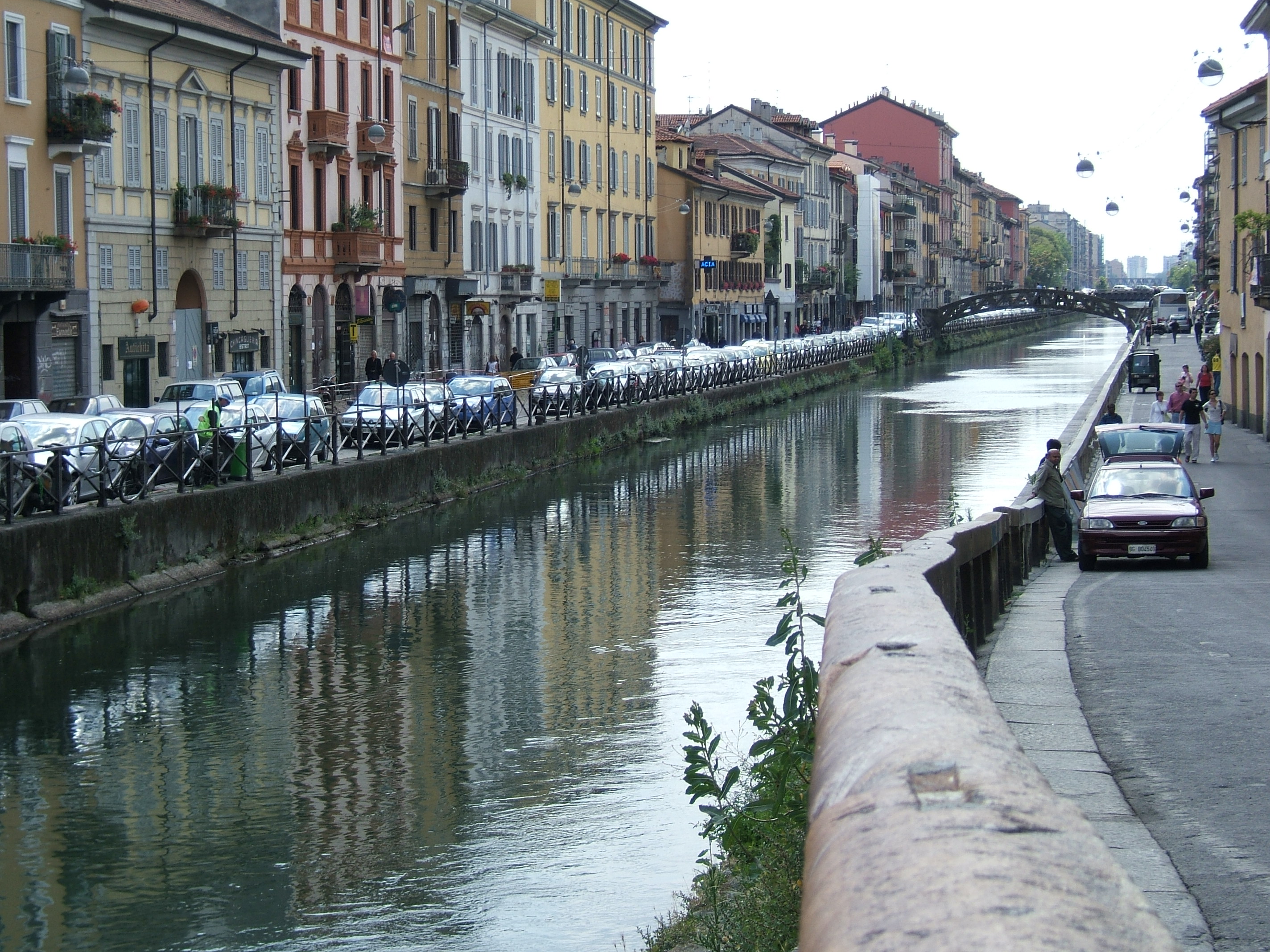 Anziano trovato morto nel naviglio