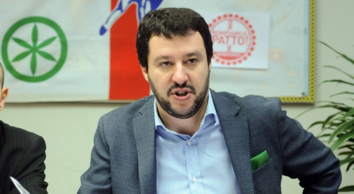 Salvini contestato, lancio di uova contro il leader della Lega